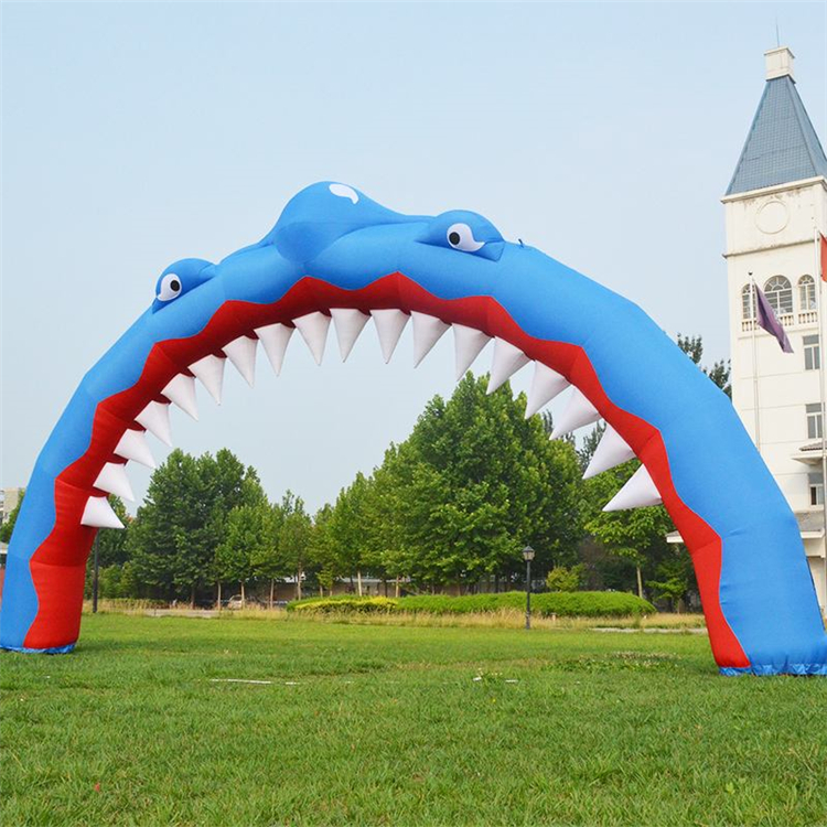 兴安鲨鱼广告拱门